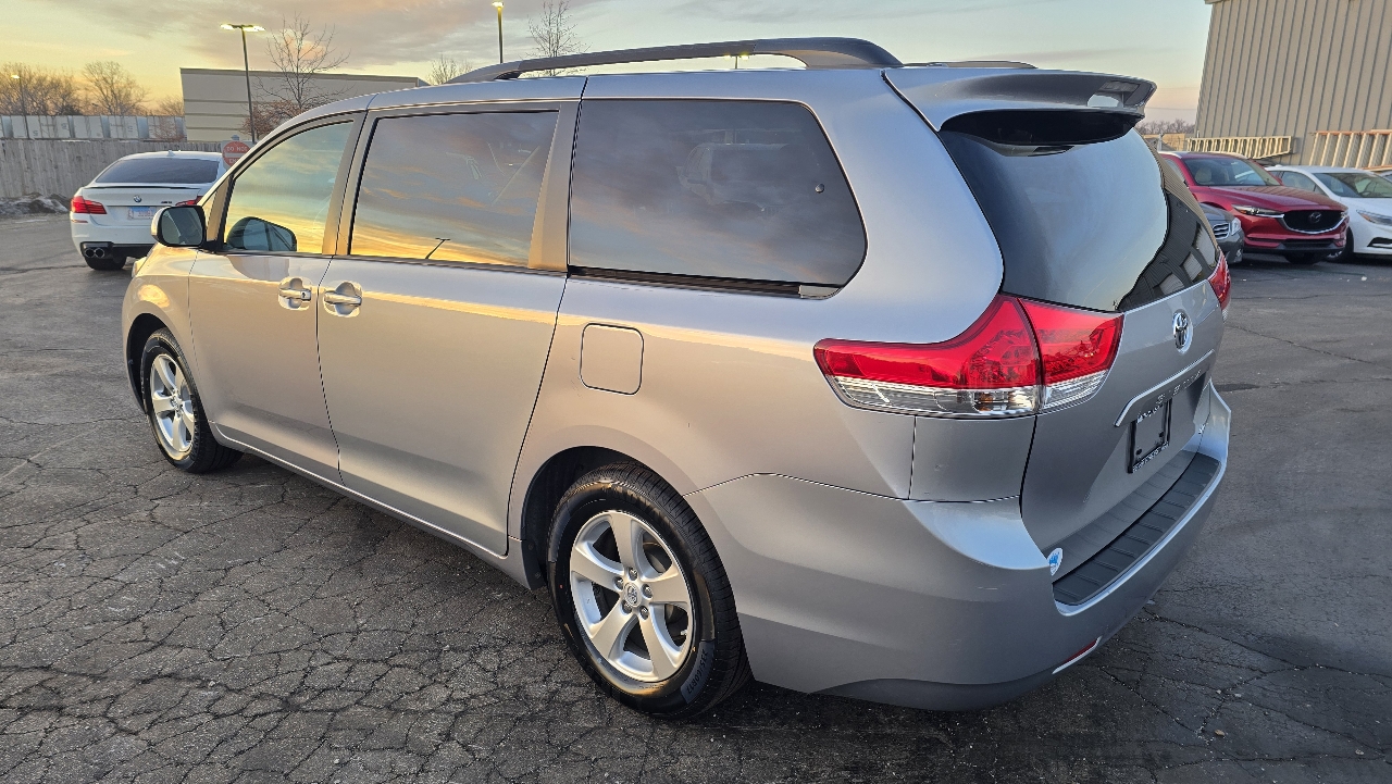 Toyota Sienna LE FWD 8-Passenger V6 2013