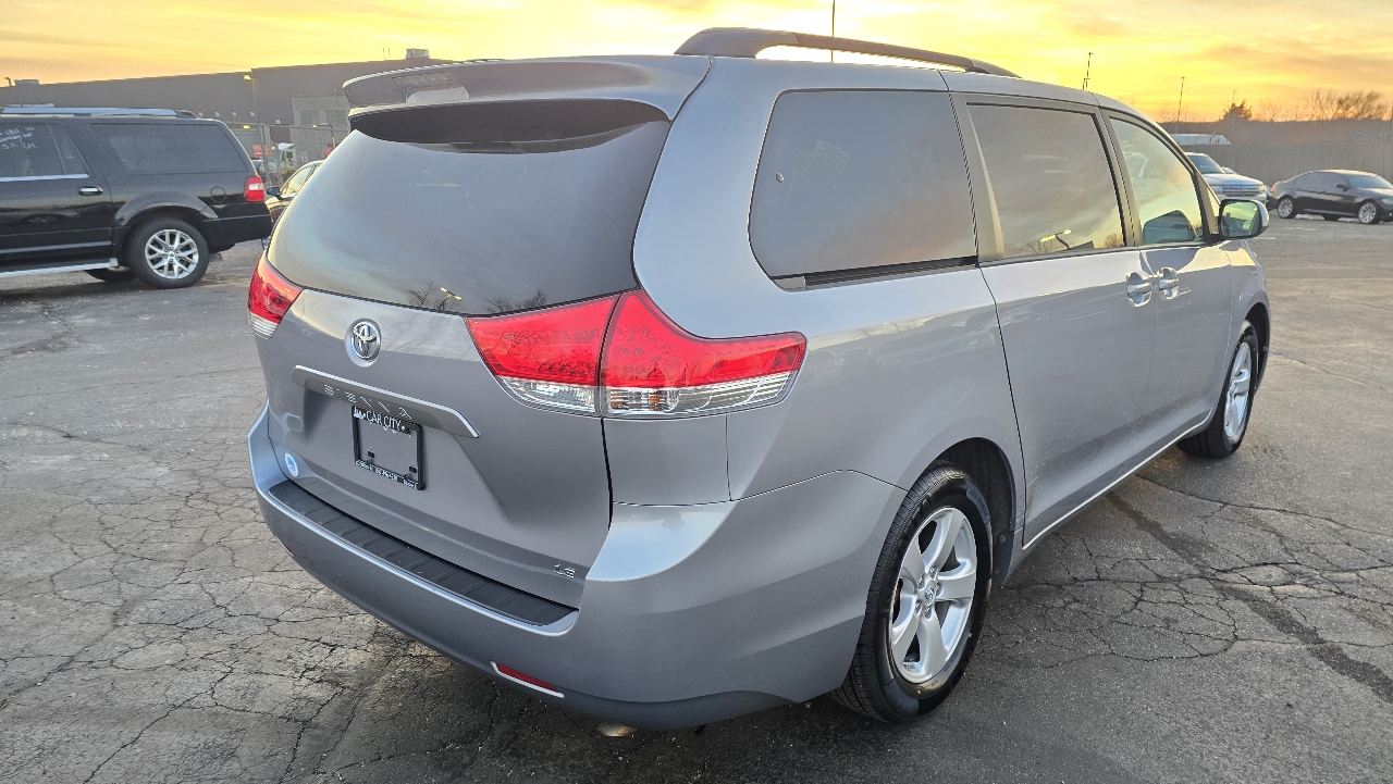 Toyota Sienna LE FWD 8-Passenger V6 2013