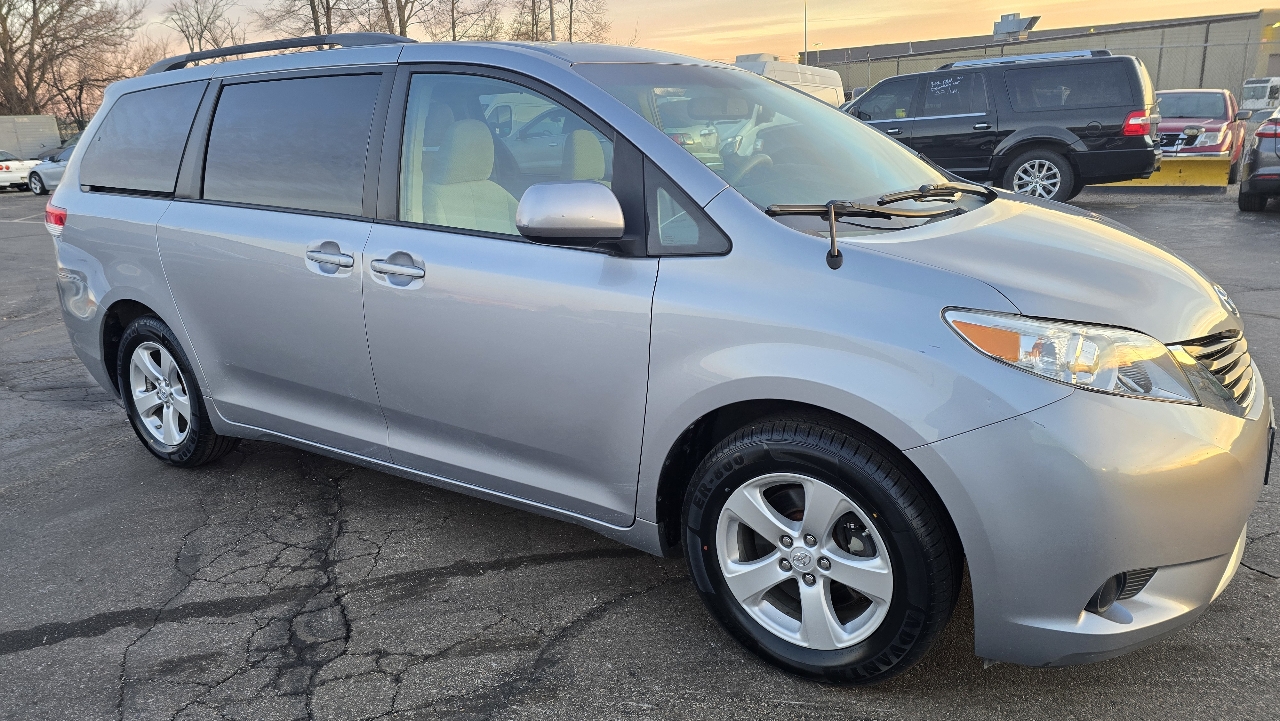 Toyota Sienna LE FWD 8-Passenger V6 2013