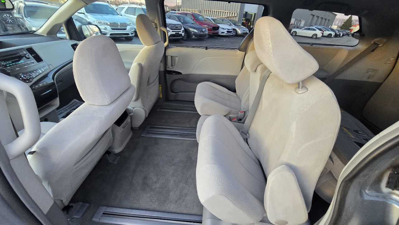 Toyota Sienna LE FWD 8-Passenger V6 2013