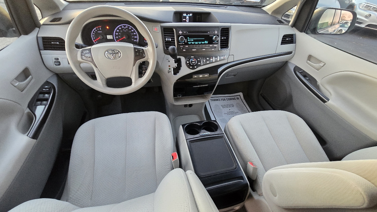 Toyota Sienna LE FWD 8-Passenger V6 2013