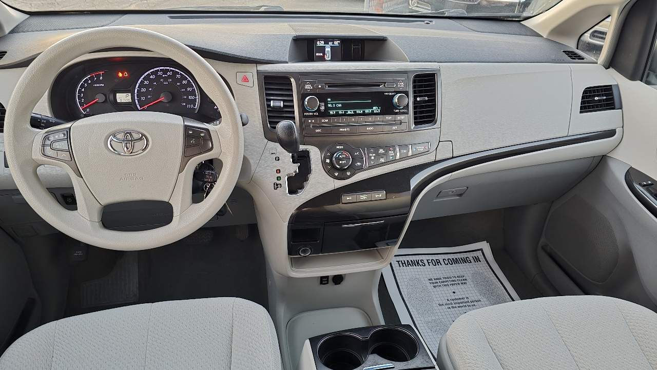 Toyota Sienna LE FWD 8-Passenger V6 2013