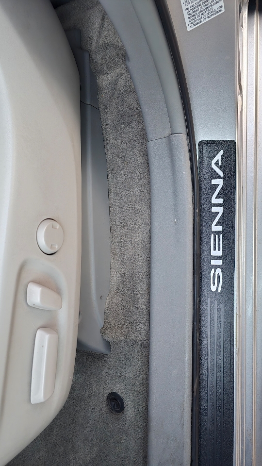 Toyota Sienna LE FWD 8-Passenger V6 2013