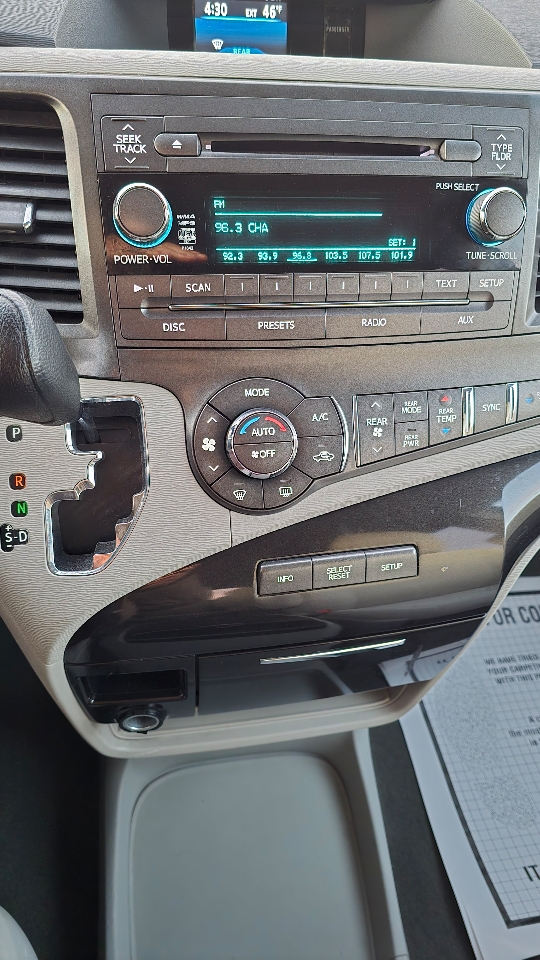 Toyota Sienna LE FWD 8-Passenger V6 2013