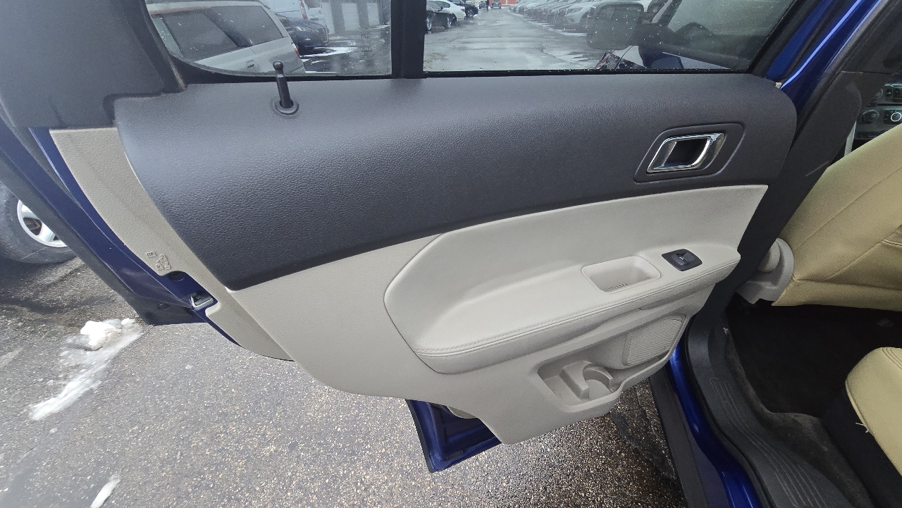 Ford Explorer Base FWD 2013