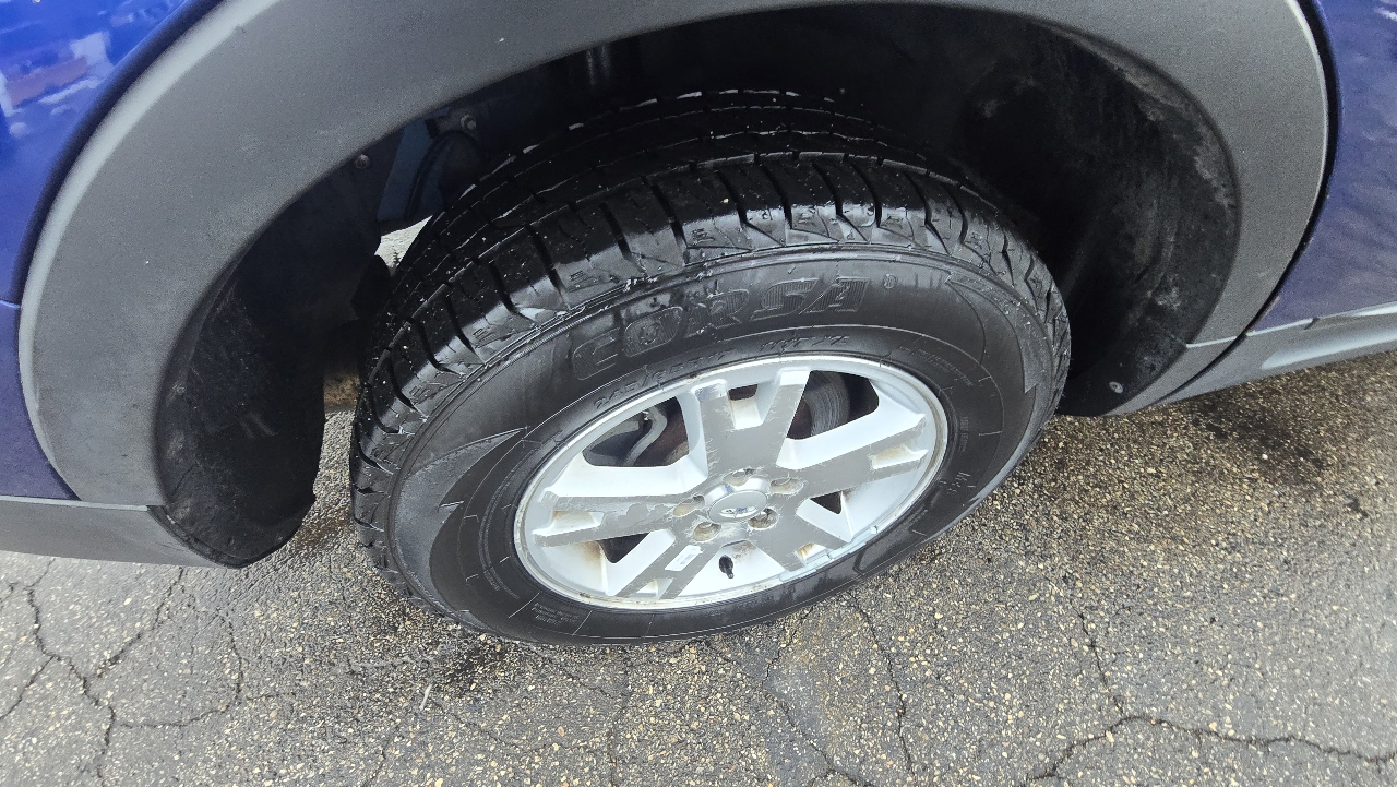 Ford Explorer Base FWD 2013