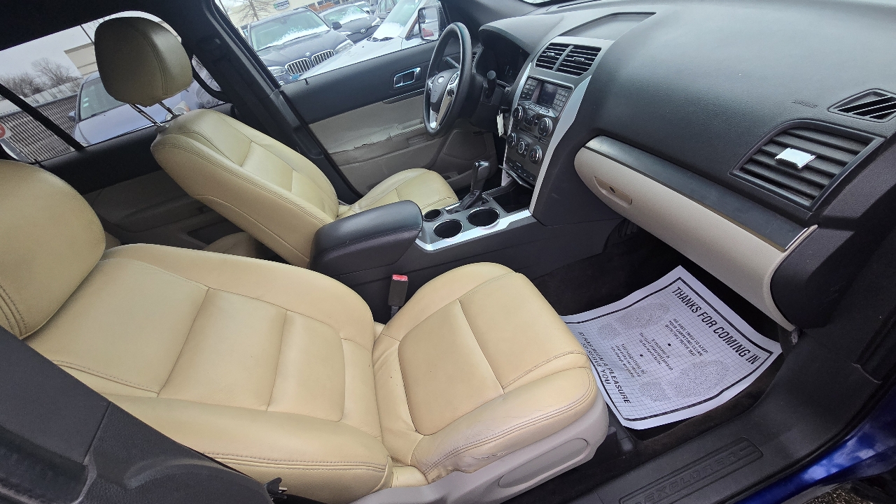 Ford Explorer Base FWD 2013