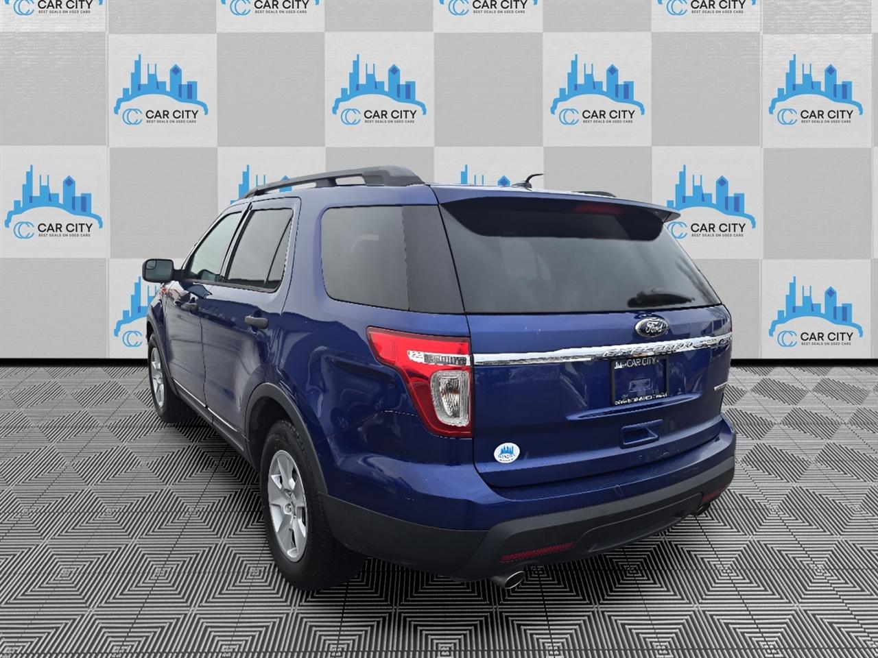 Ford Explorer Base FWD 2013