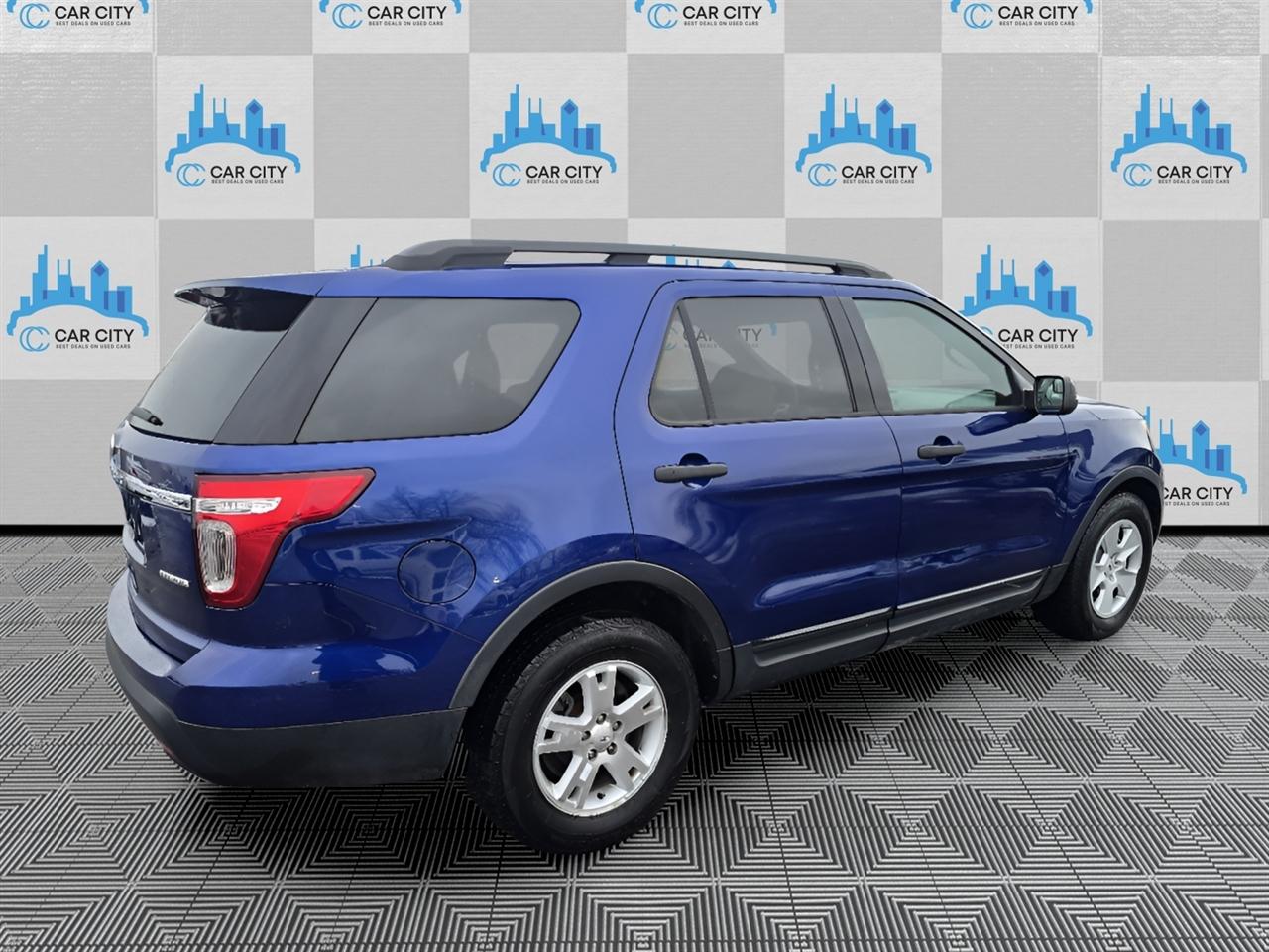 Ford Explorer Base FWD 2013