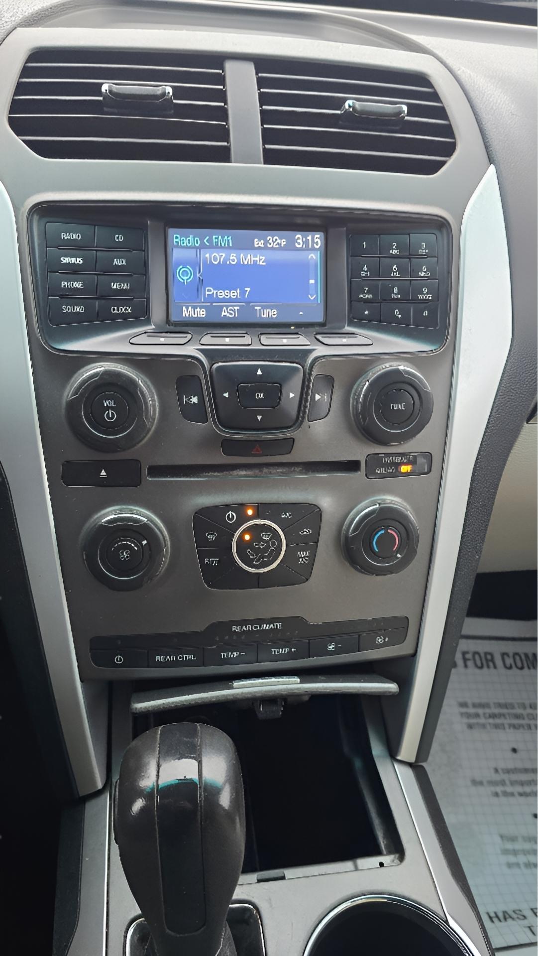 Ford Explorer Base FWD 2013