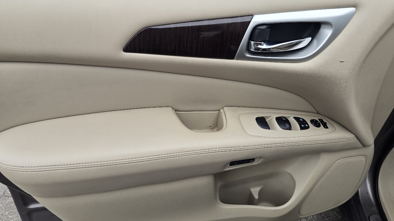 Nissan Pathfinder Platinum 4WD 2013