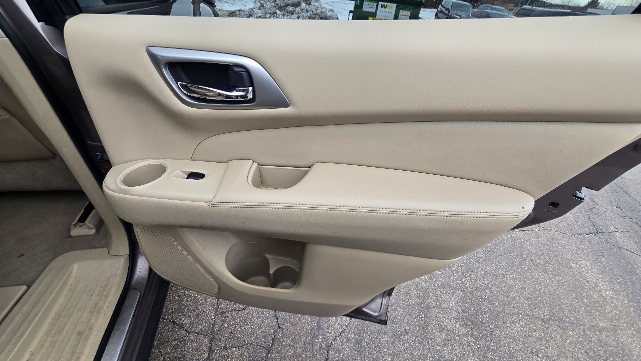 Nissan Pathfinder Platinum 4WD 2013