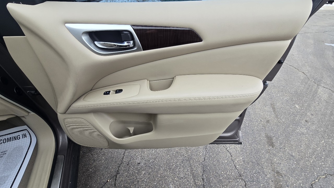 Nissan Pathfinder Platinum 4WD 2013