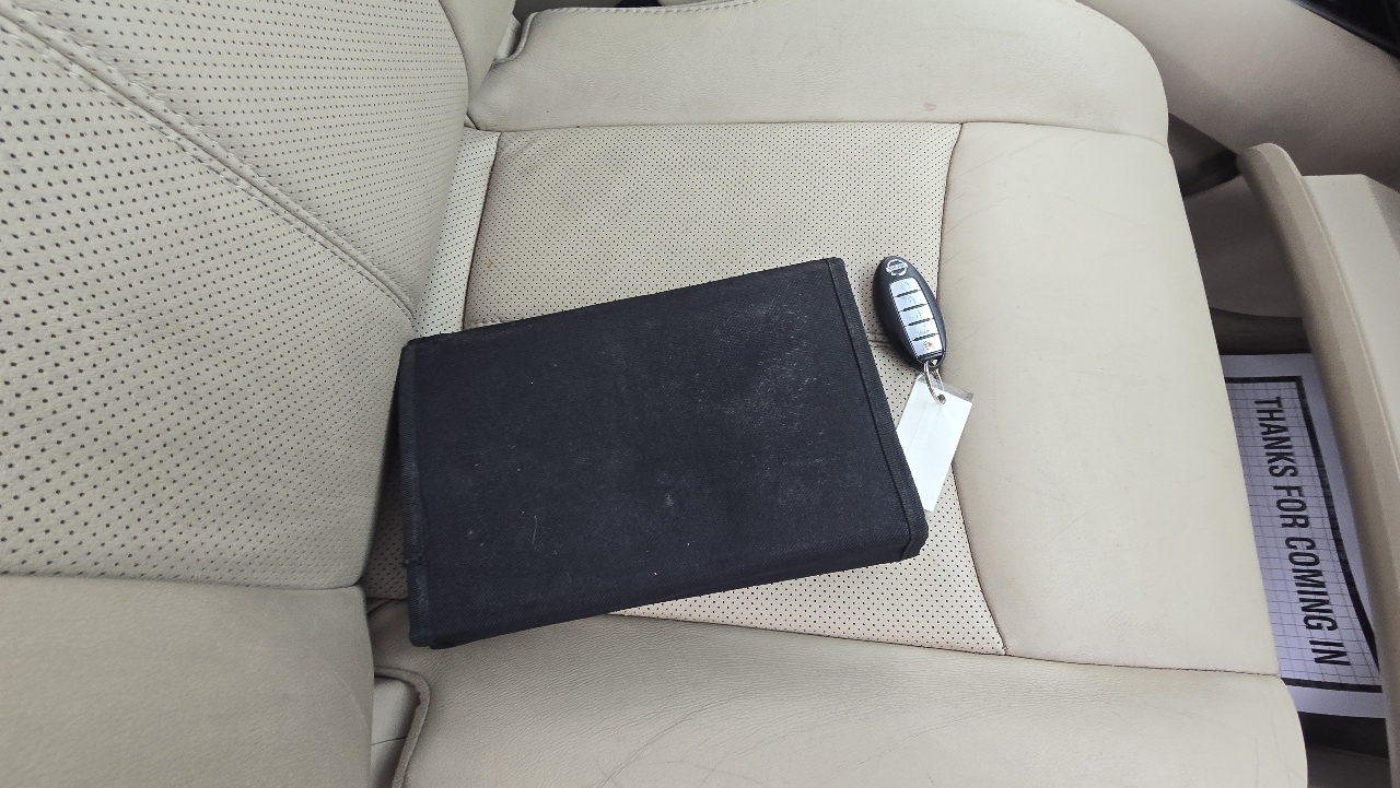 Nissan Pathfinder Platinum 4WD 2013