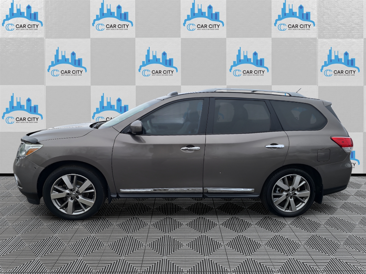 Nissan Pathfinder Platinum 4WD 2013