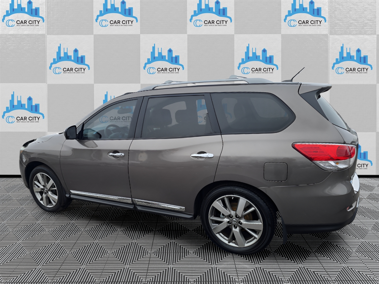 Nissan Pathfinder Platinum 4WD 2013