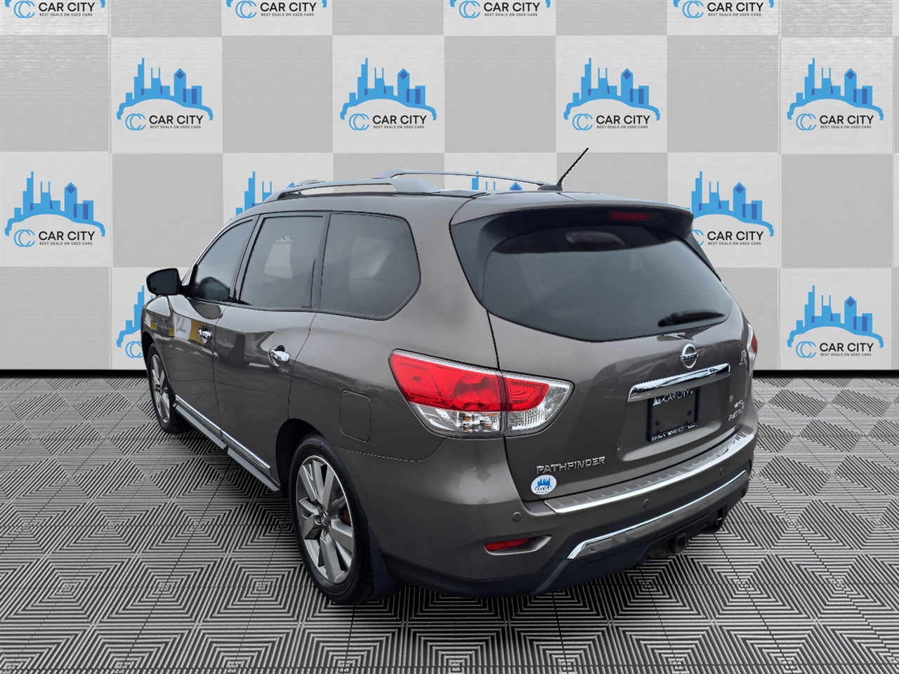 Nissan Pathfinder Platinum 4WD 2013