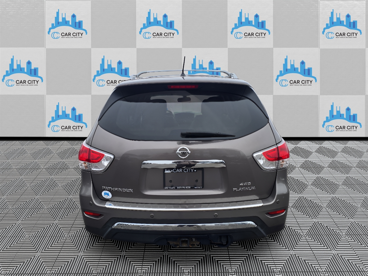 Nissan Pathfinder Platinum 4WD 2013