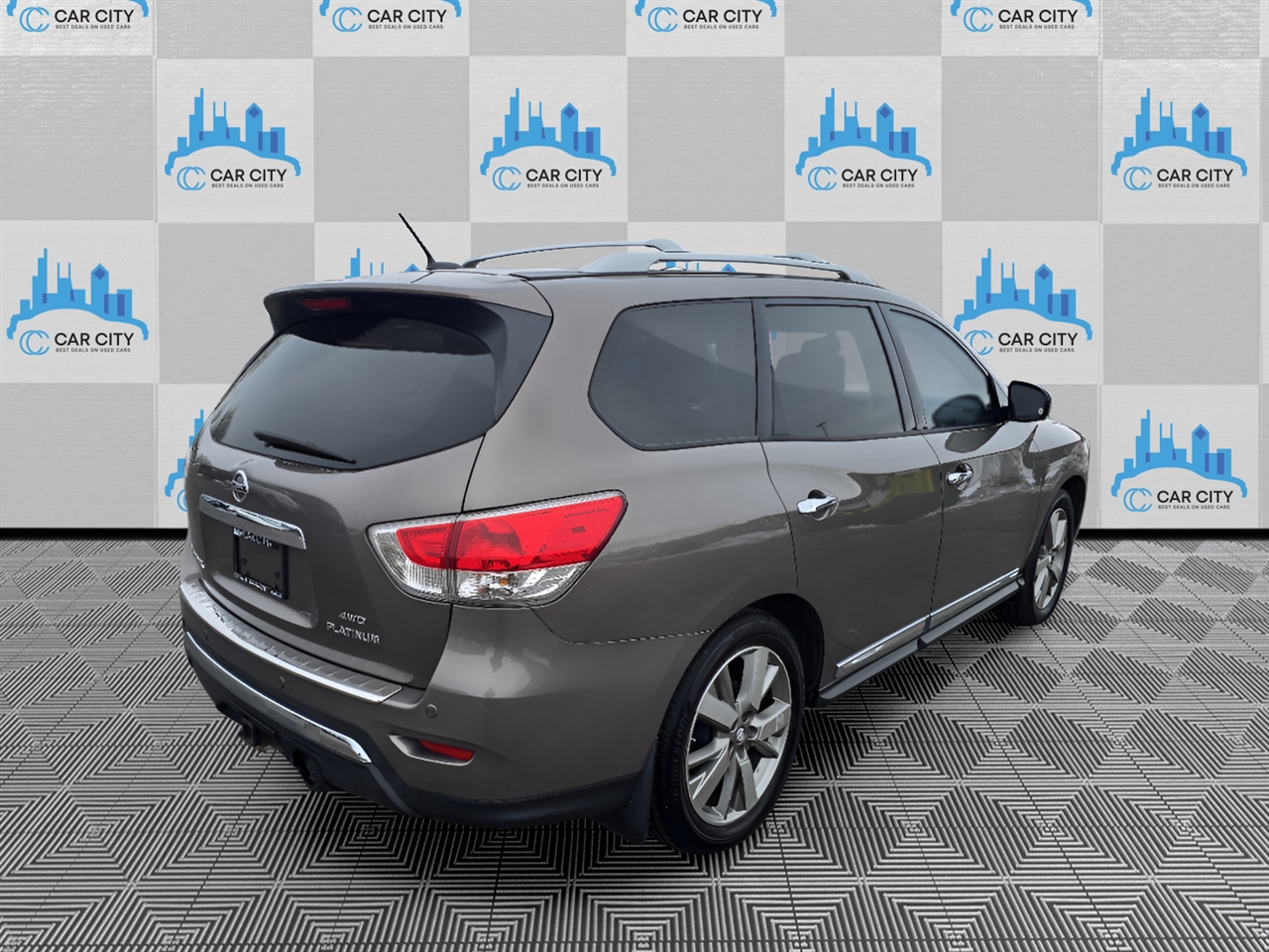Nissan Pathfinder Platinum 4WD 2013
