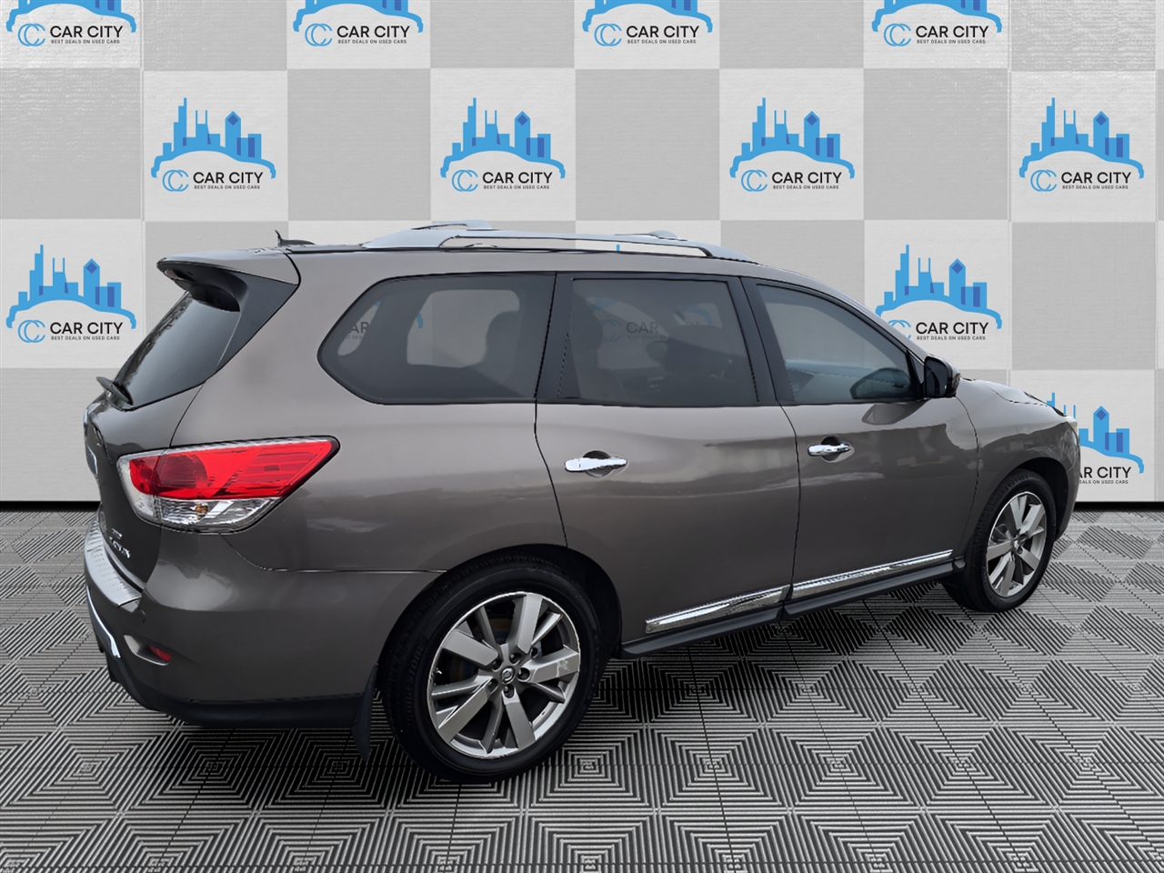 Nissan Pathfinder Platinum 4WD 2013