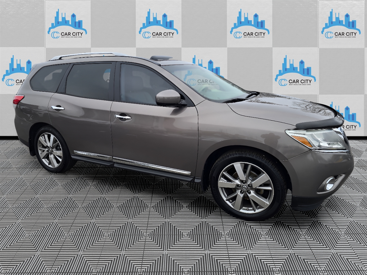 Nissan Pathfinder Platinum 4WD 2013