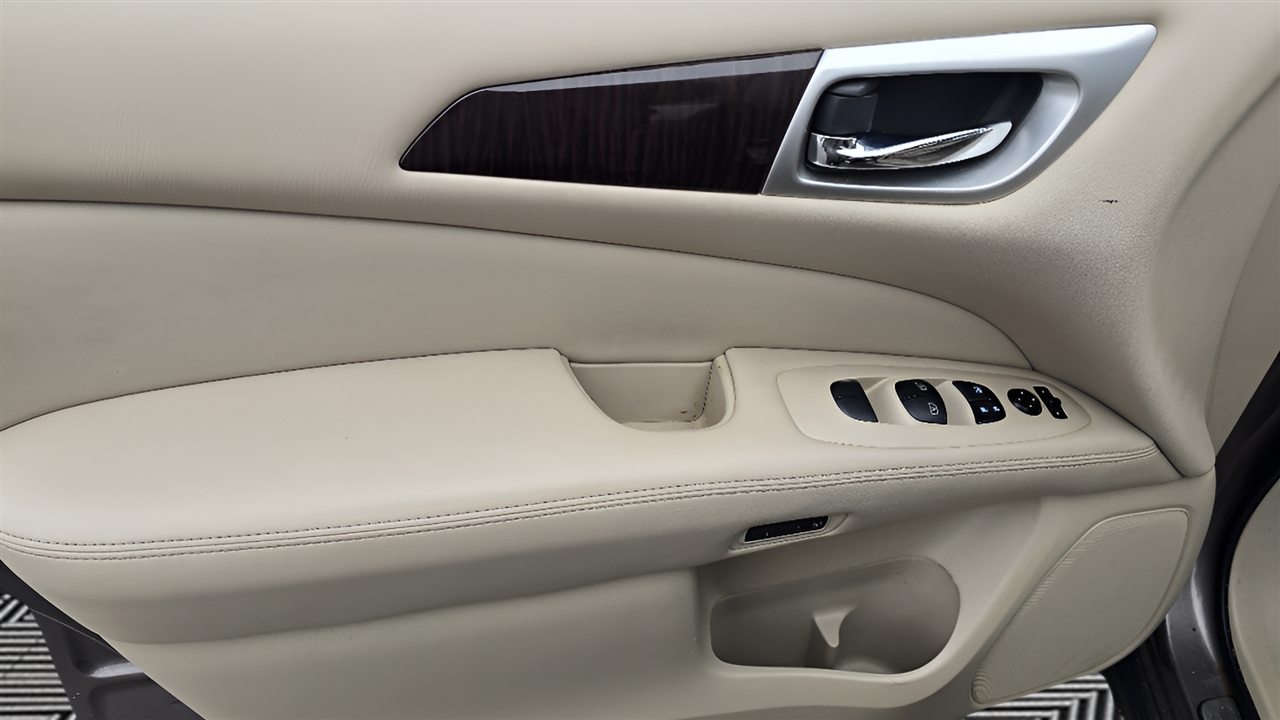 Nissan Pathfinder Platinum 4WD 2013