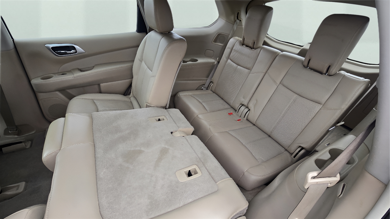 Nissan Pathfinder Platinum 4WD 2013