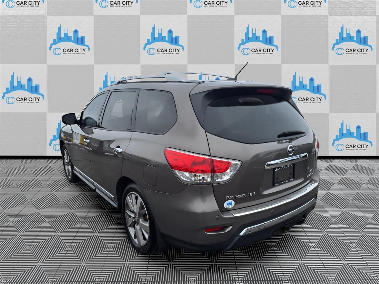 Nissan Pathfinder Platinum 4WD 2013