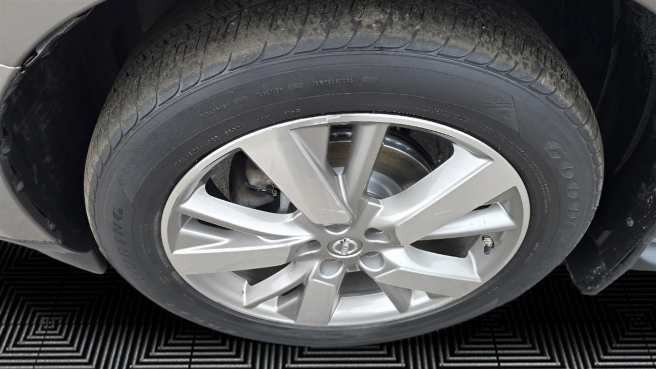 Nissan Pathfinder Platinum 4WD 2013