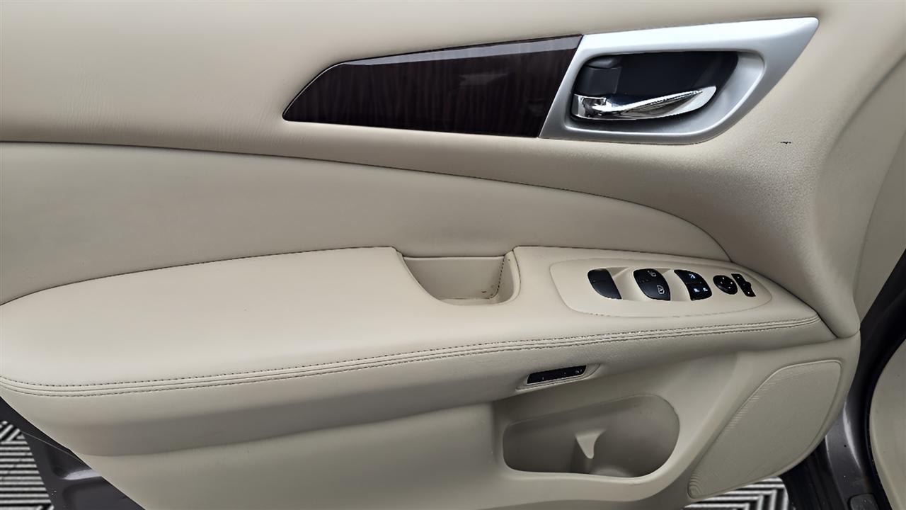 Nissan Pathfinder Platinum 4WD 2013