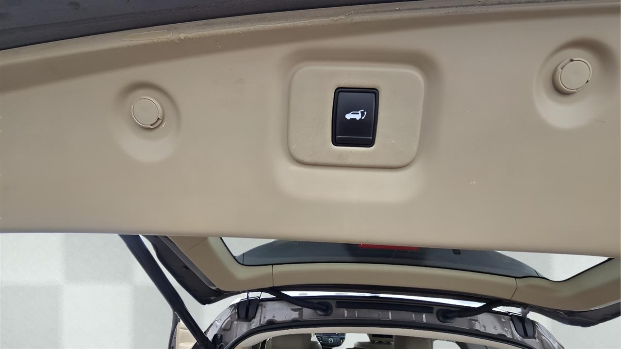 Nissan Pathfinder Platinum 4WD 2013