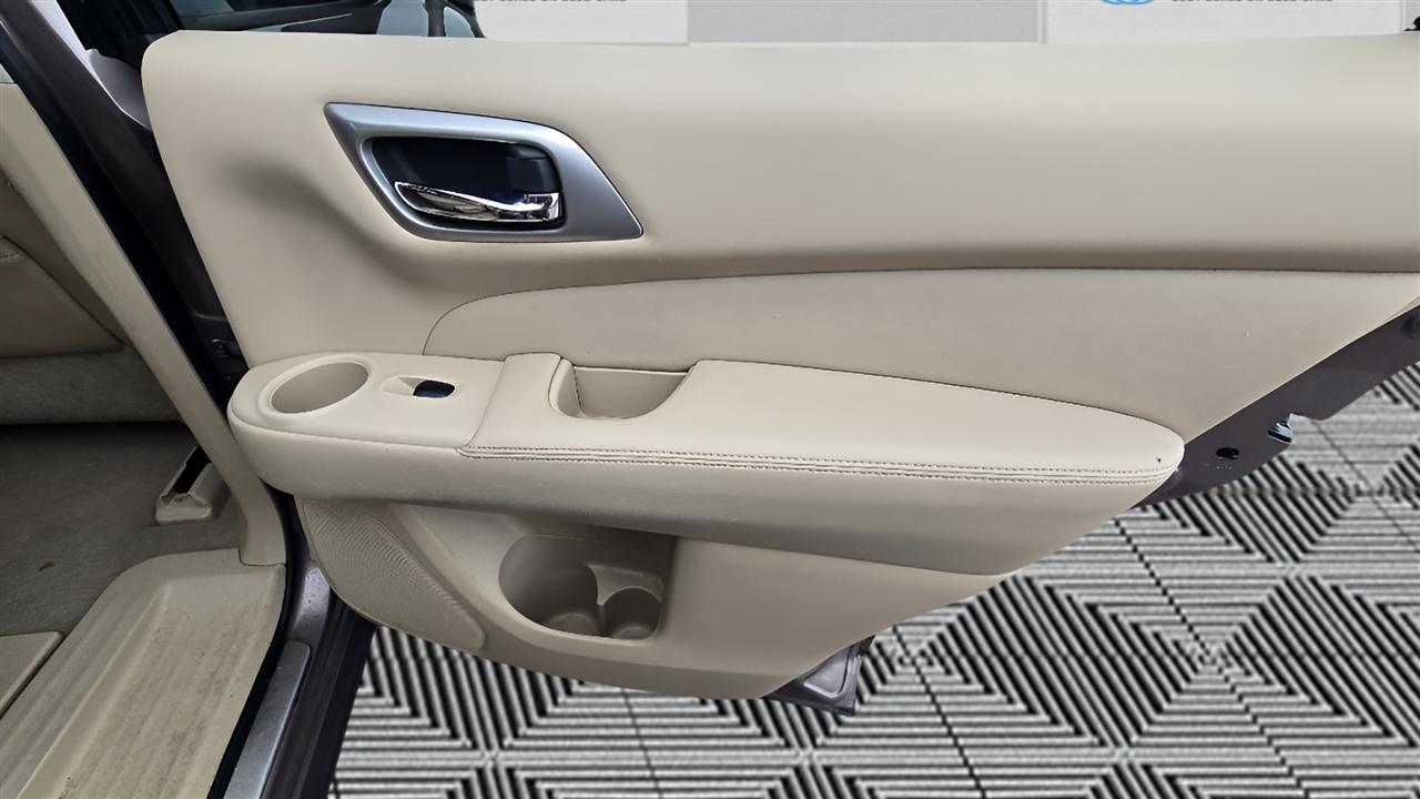 Nissan Pathfinder Platinum 4WD 2013