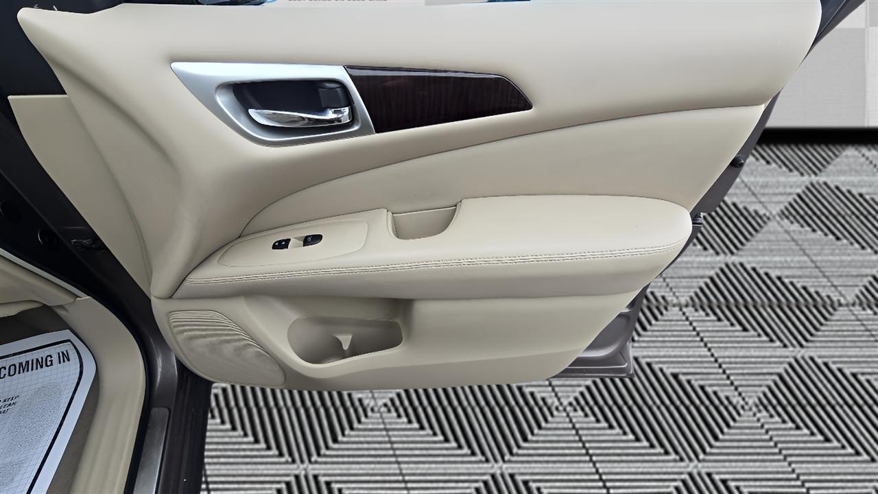 Nissan Pathfinder Platinum 4WD 2013