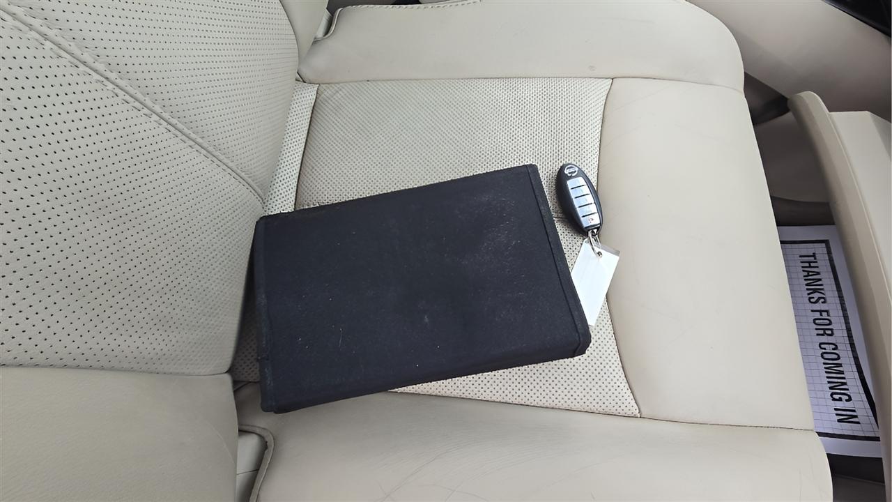 Nissan Pathfinder Platinum 4WD 2013