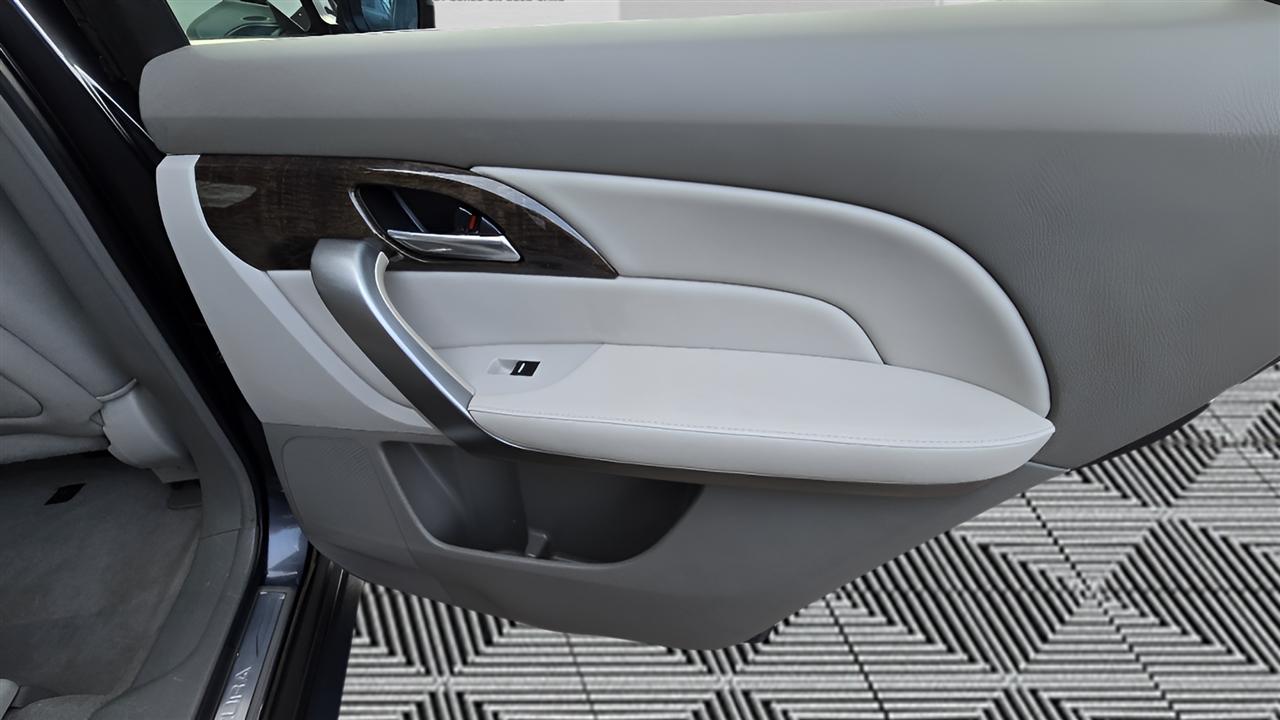 Acura MDX 6-Spd AT w/Tech Package 2013