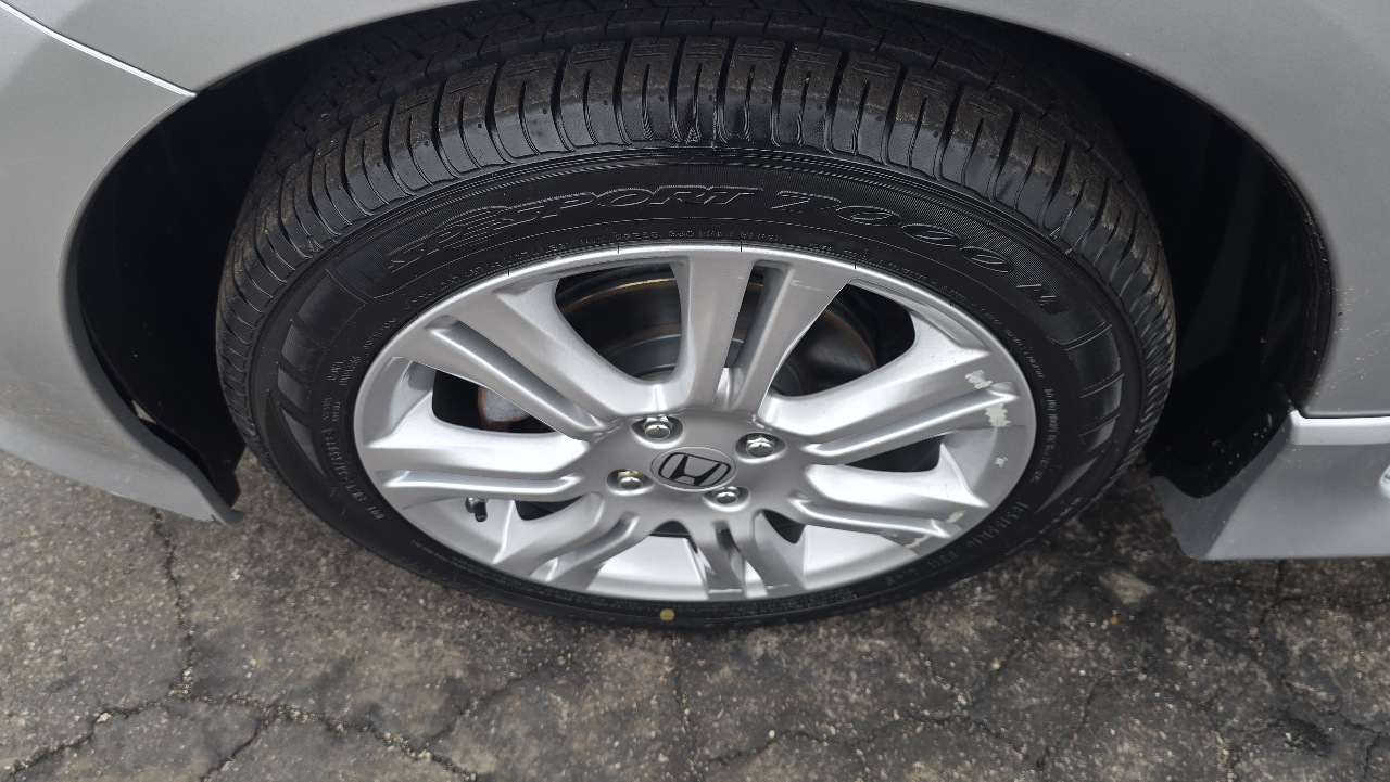 Honda Fit Sport 5-Speed AT 2011