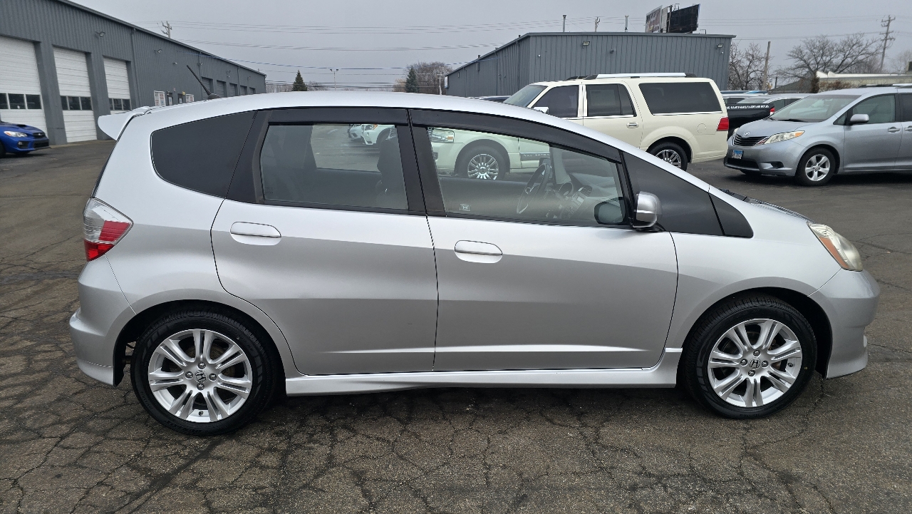 Honda Fit Sport 5-Speed AT 2011