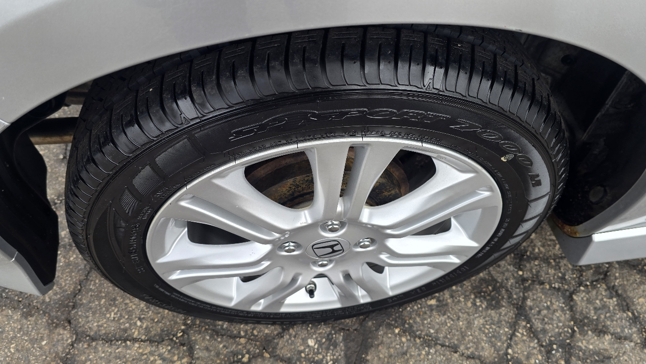 Honda Fit Sport 5-Speed AT 2011