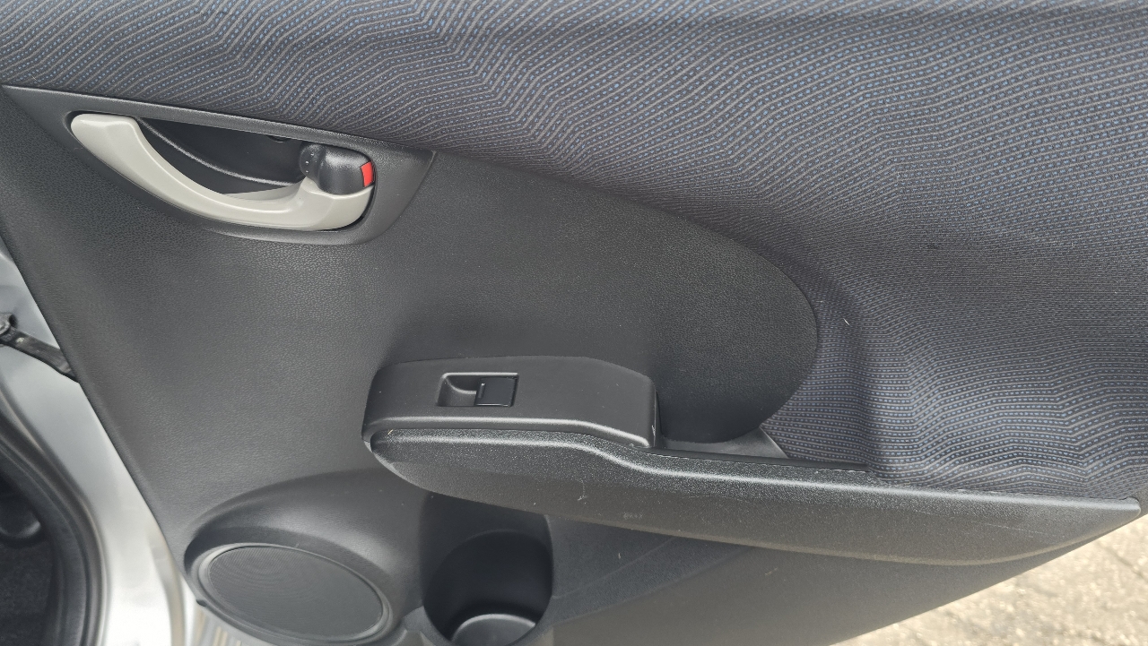 Honda Fit Sport 5-Speed AT 2011