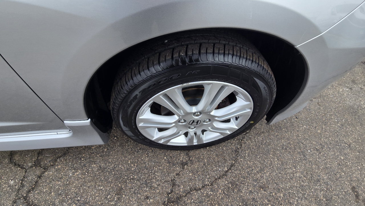 Honda Fit Sport 5-Speed AT 2011