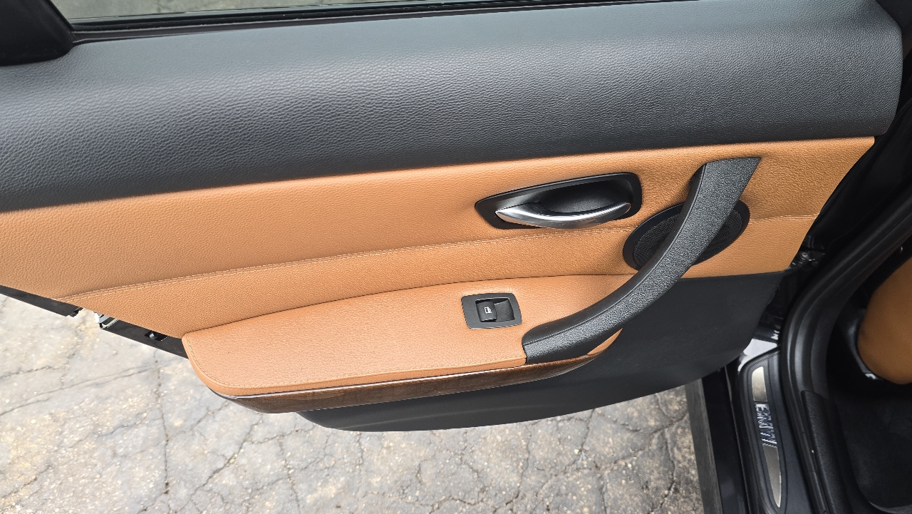 BMW 3-Series 328i xDrive SA 2011