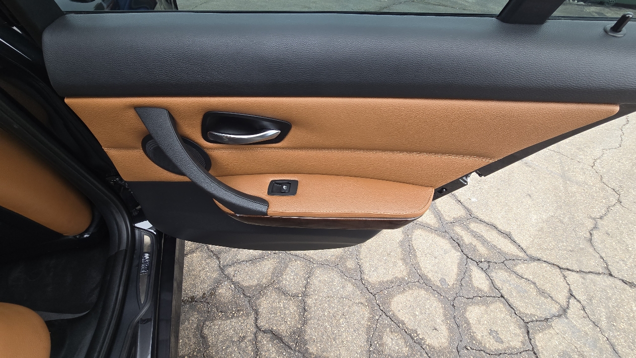 BMW 3-Series 328i xDrive SA 2011