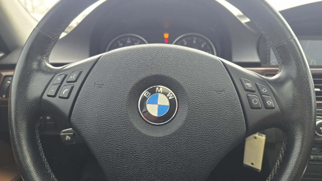 BMW 3-Series 328i xDrive SA 2011