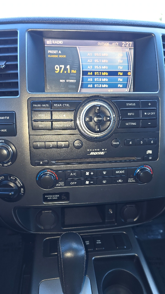 Nissan Armada SL 4WD 2011