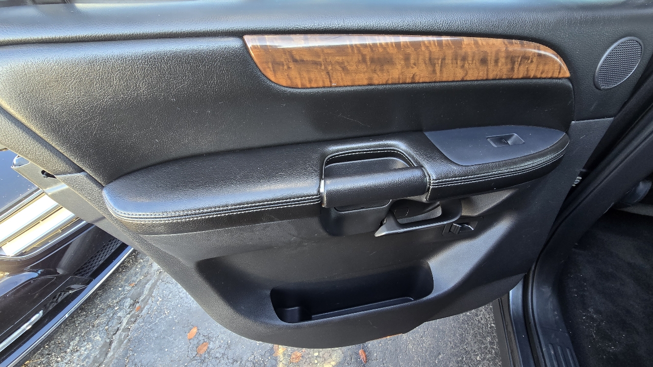 Nissan Armada SL 4WD 2011