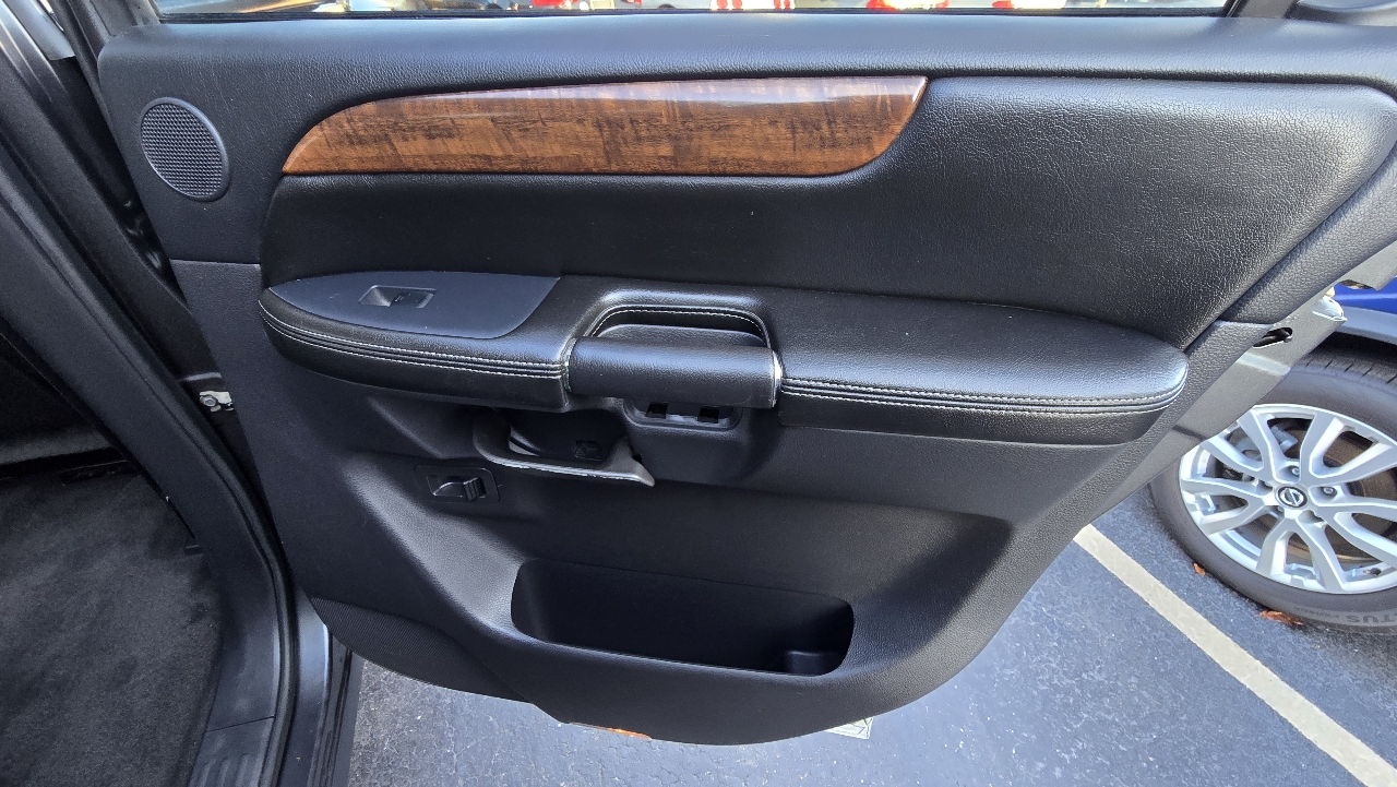 Nissan Armada SL 4WD 2011