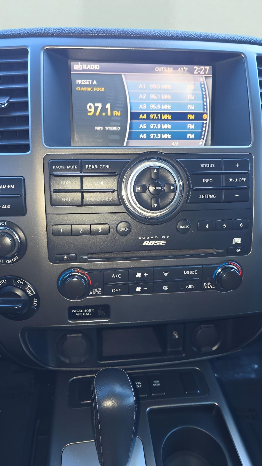 Nissan Armada SL 4WD 2011