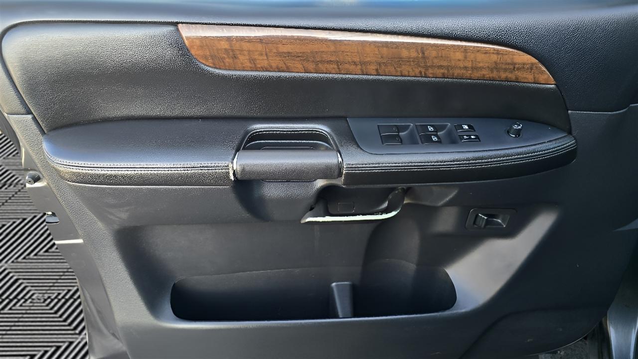 Nissan Armada SL 4WD 2011