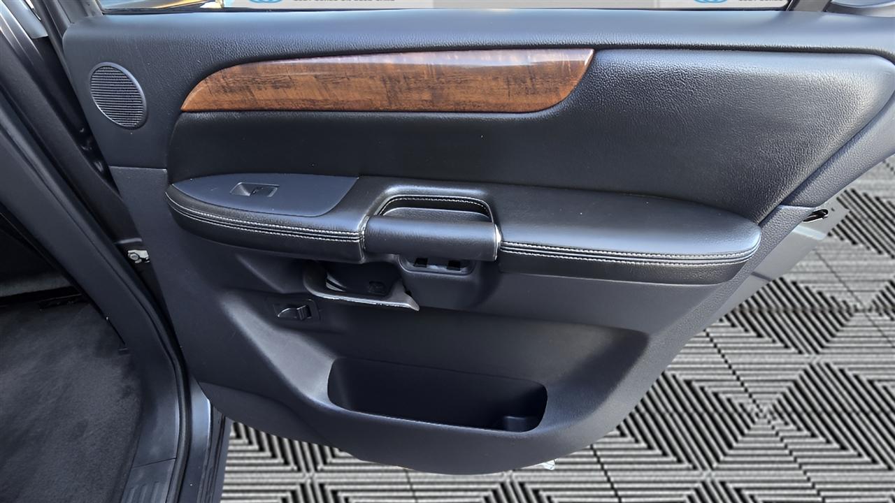 Nissan Armada SL 4WD 2011