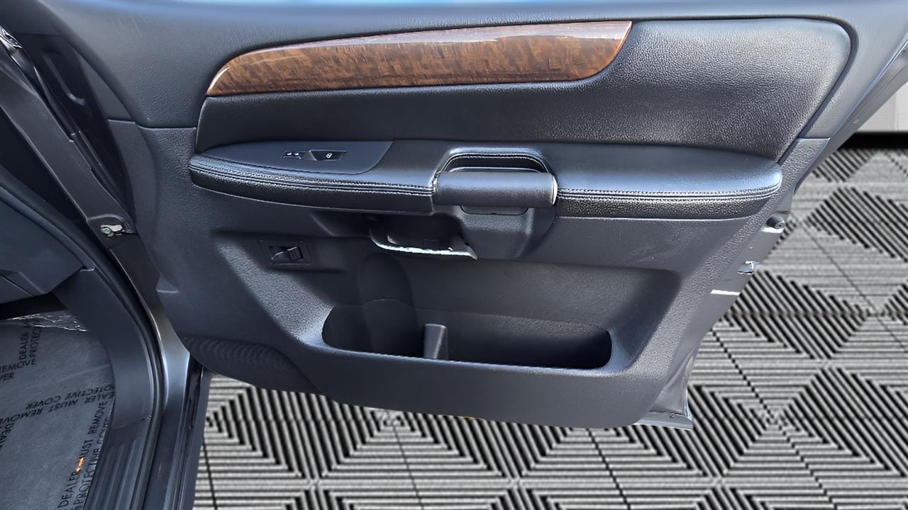 Nissan Armada SL 4WD 2011